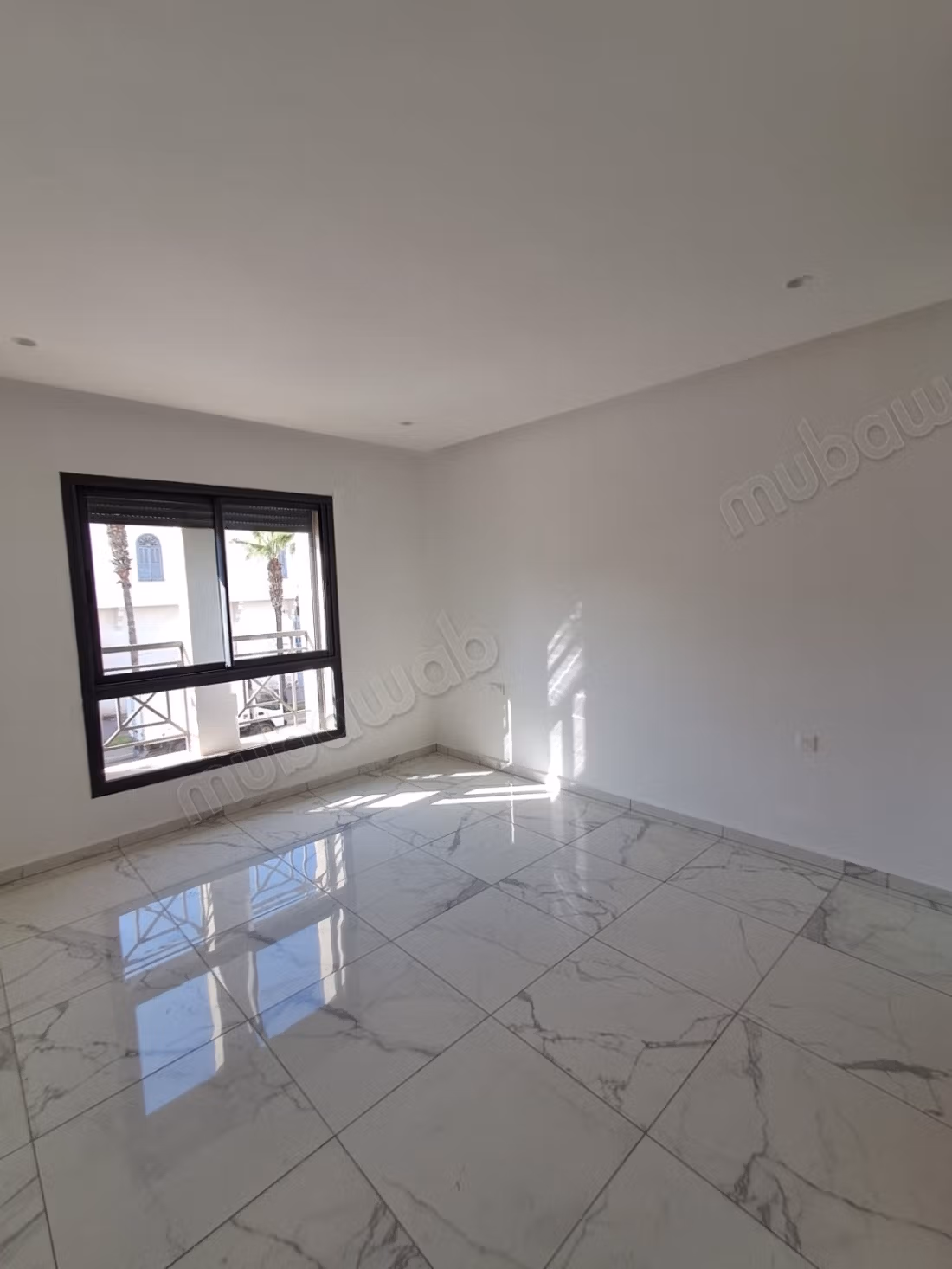 Bel appartement en location à L'Ocean. 
Surface de 120 m². 
Service de concierge et climatisation