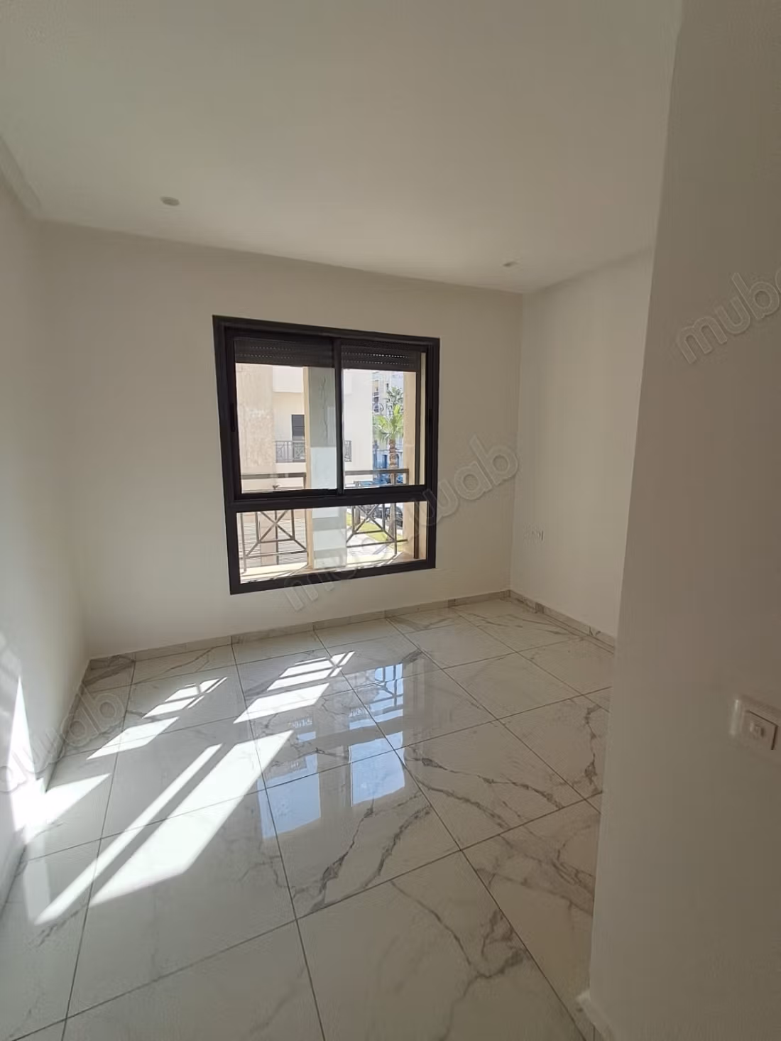 Bel appartement en location à L'Ocean. 
Surface de 120 m². 
Service de concierge et climatisation