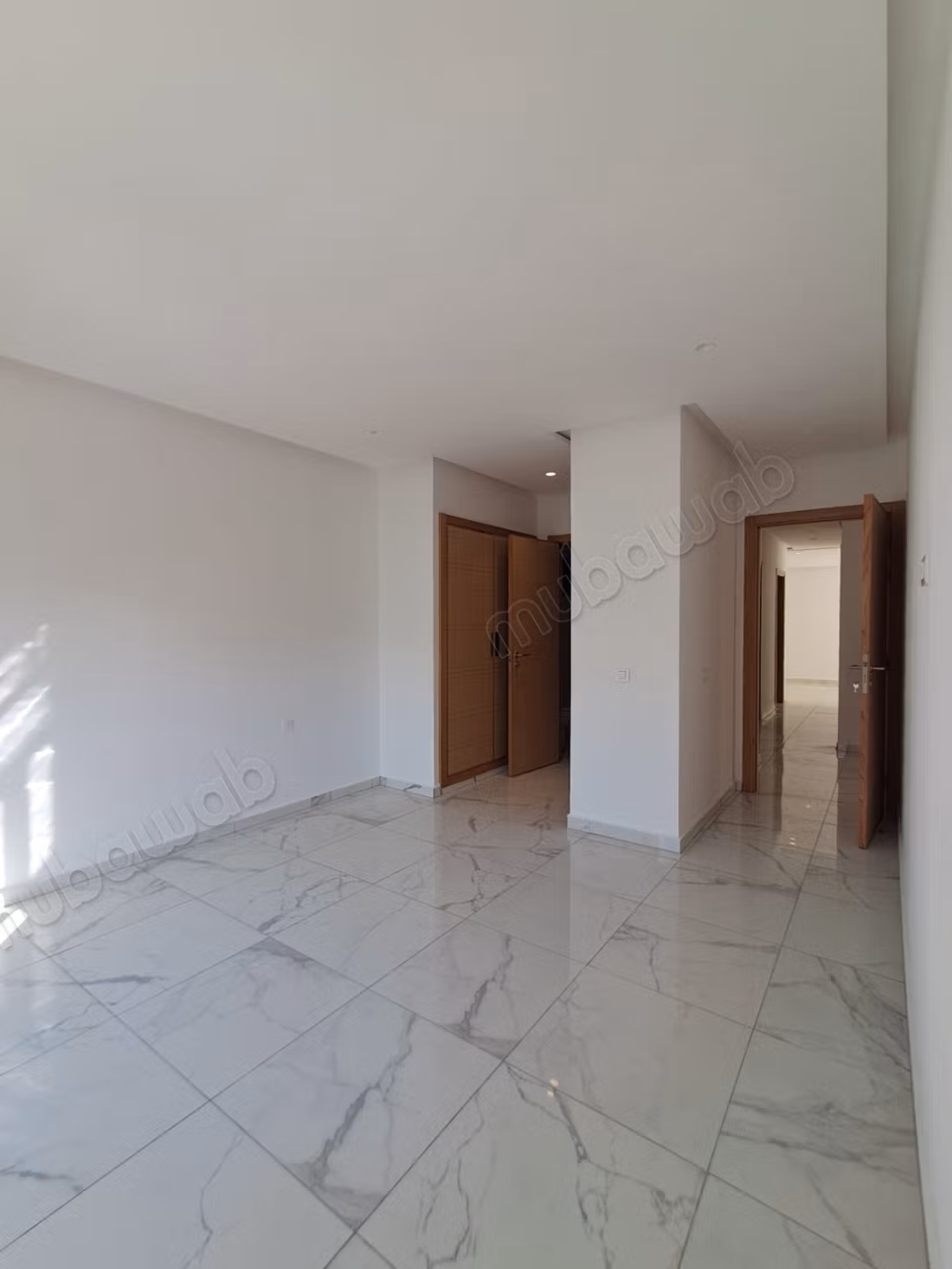 Bel appartement en location à L'Ocean. 
Surface de 120 m². 
Service de concierge et climatisation