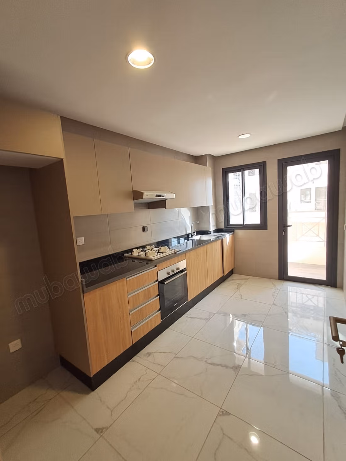 Bel appartement en location à L'Ocean. 
Surface de 120 m². 
Service de concierge et climatisation