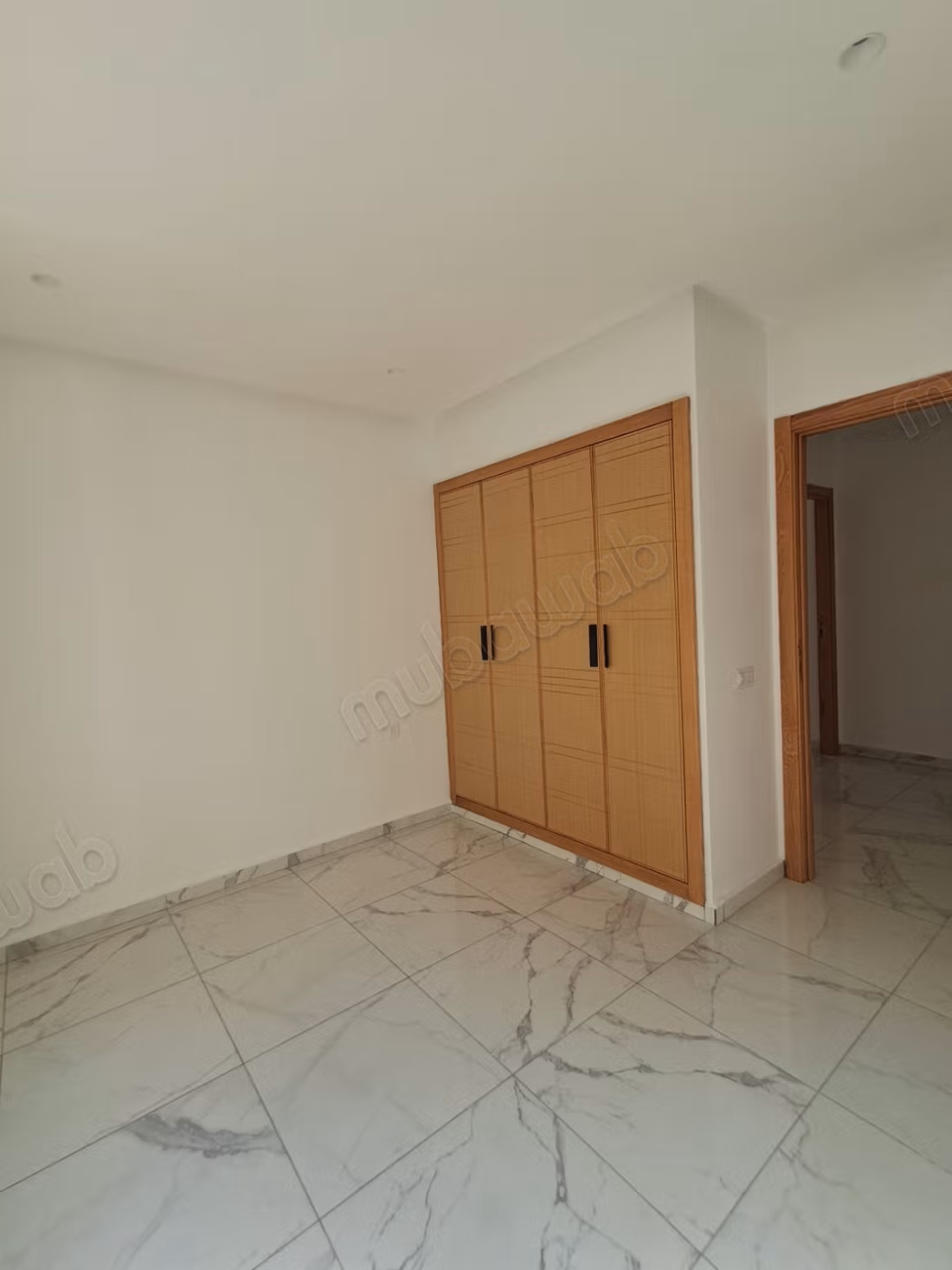 Bel appartement en location à L'Ocean. 
Surface de 120 m². 
Service de concierge et climatisation