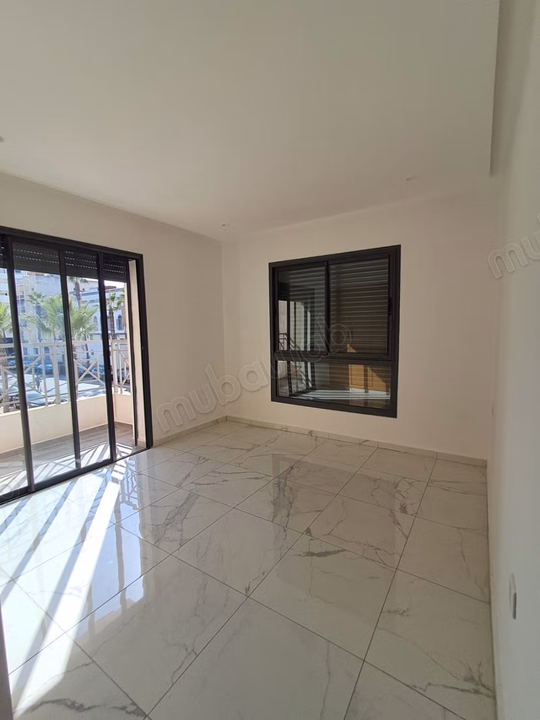 Bel appartement en location à L'Ocean. 
Surface de 120 m². 
Service de concierge et climatisation
