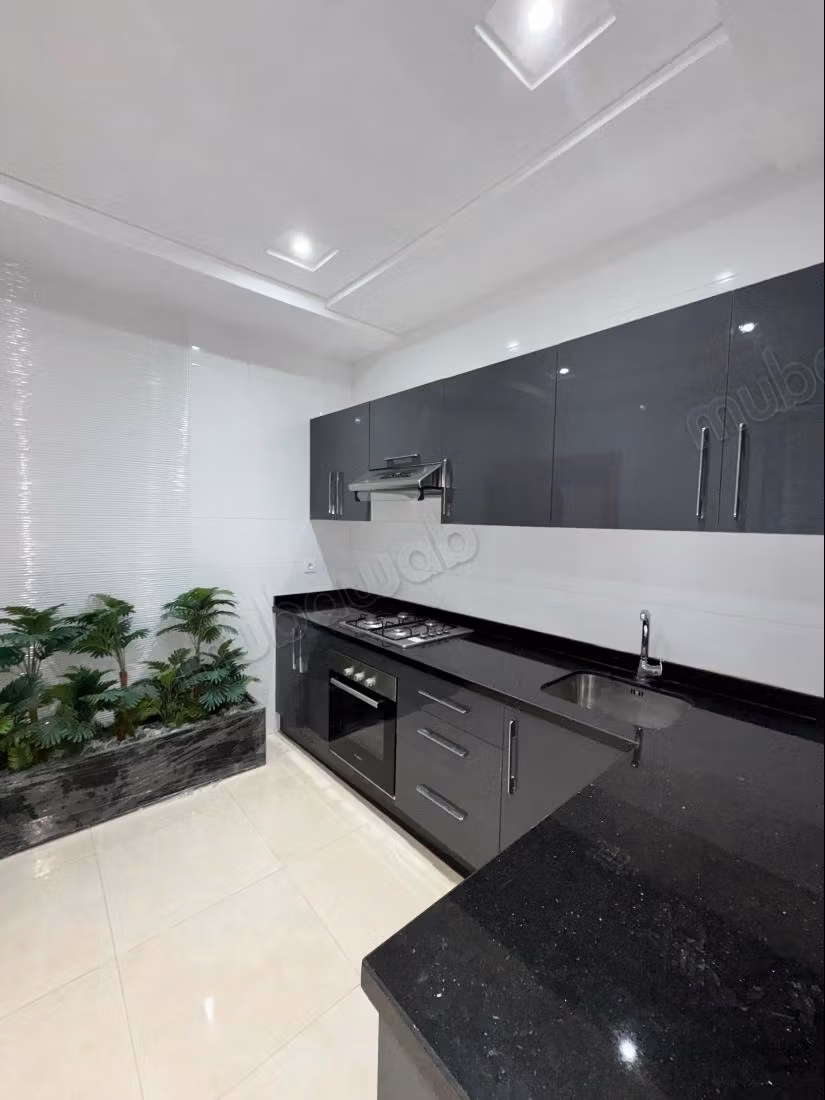 À VENDRE: Appartement 3 chambres moulay youssef 159m2
