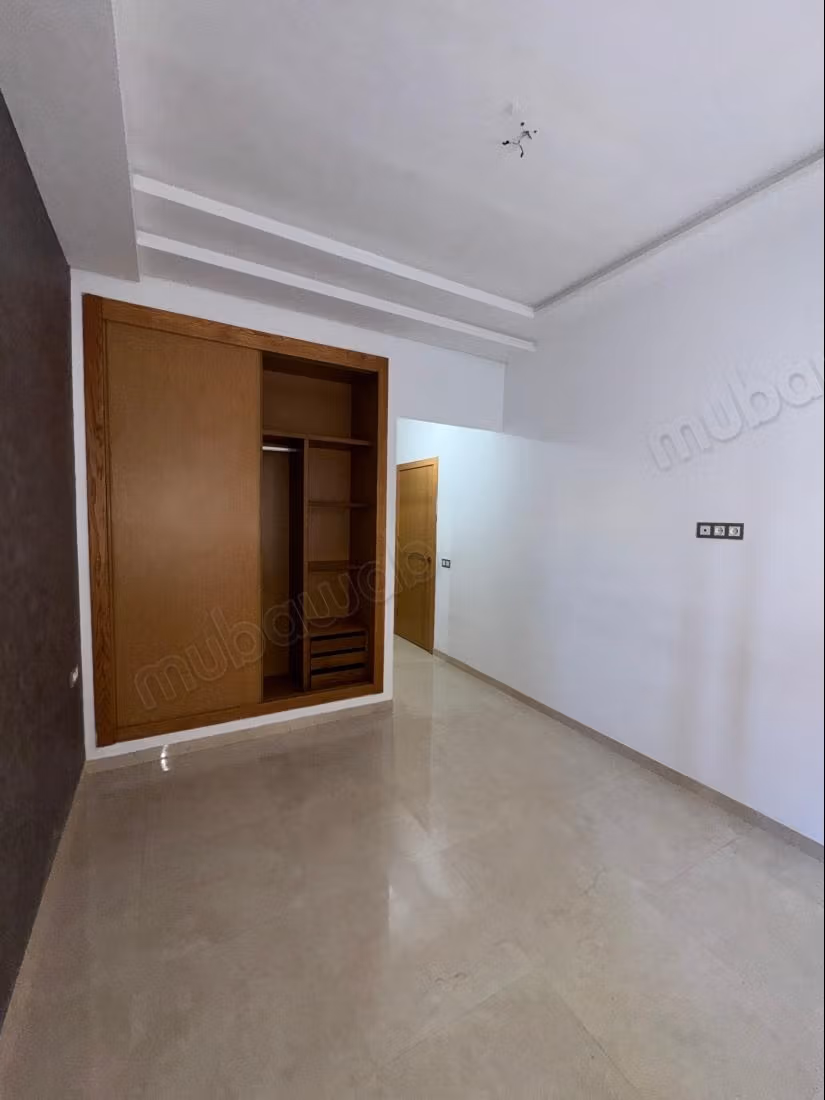 À VENDRE: Appartement 3 chambres moulay youssef 159m2