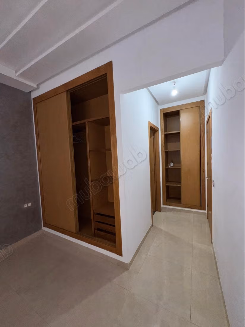 À VENDRE: Appartement 3 chambres moulay youssef 159m2