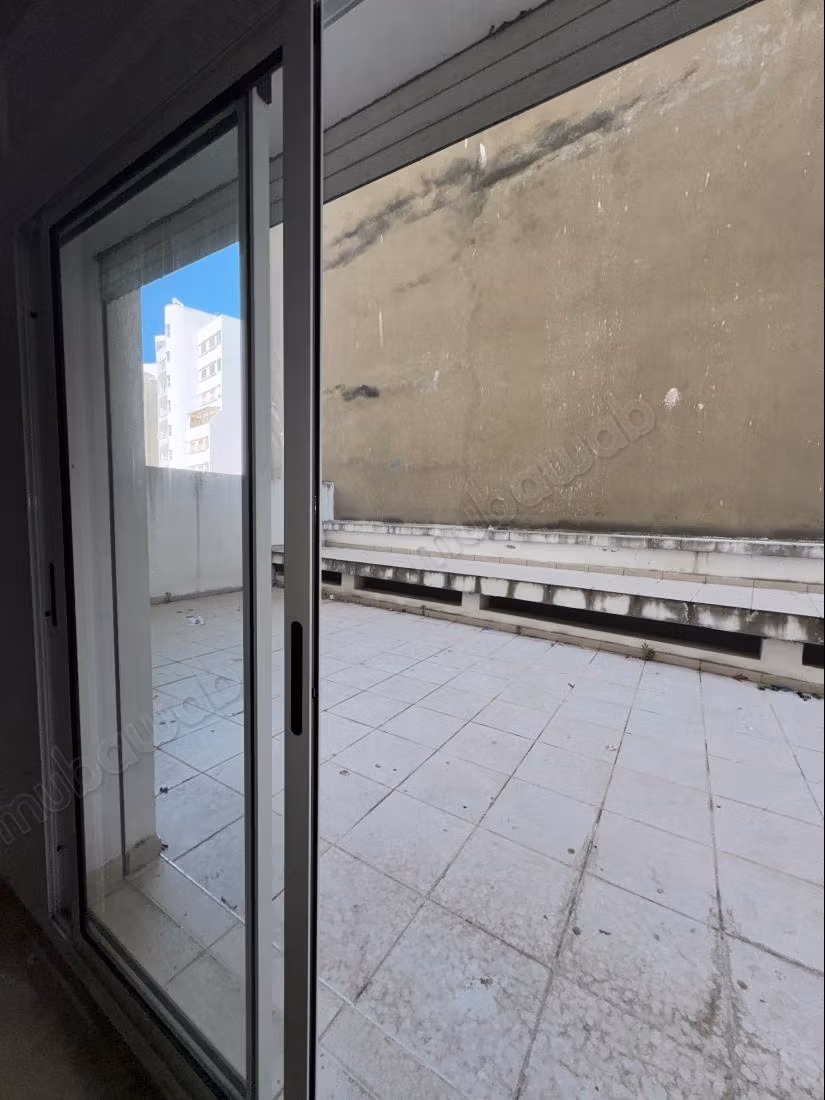 À VENDRE: Appartement 3 chambres moulay youssef 159m2