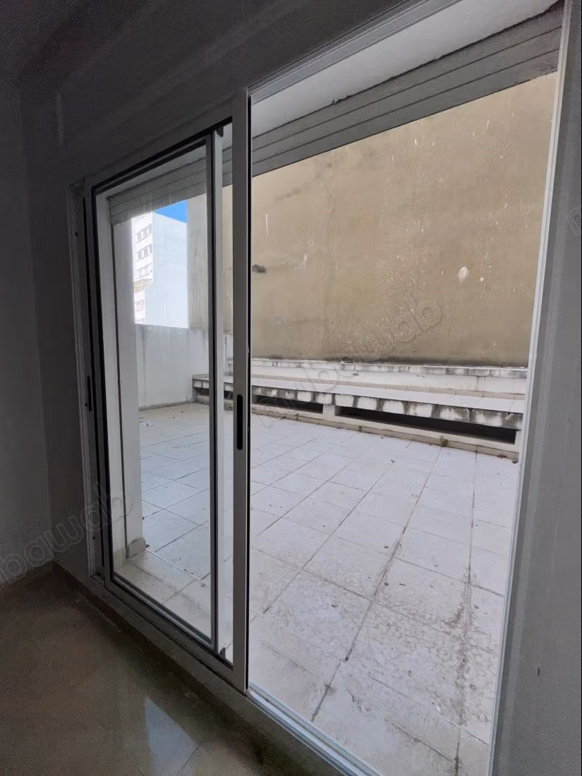 À VENDRE: Appartement 3 chambres moulay youssef 159m2