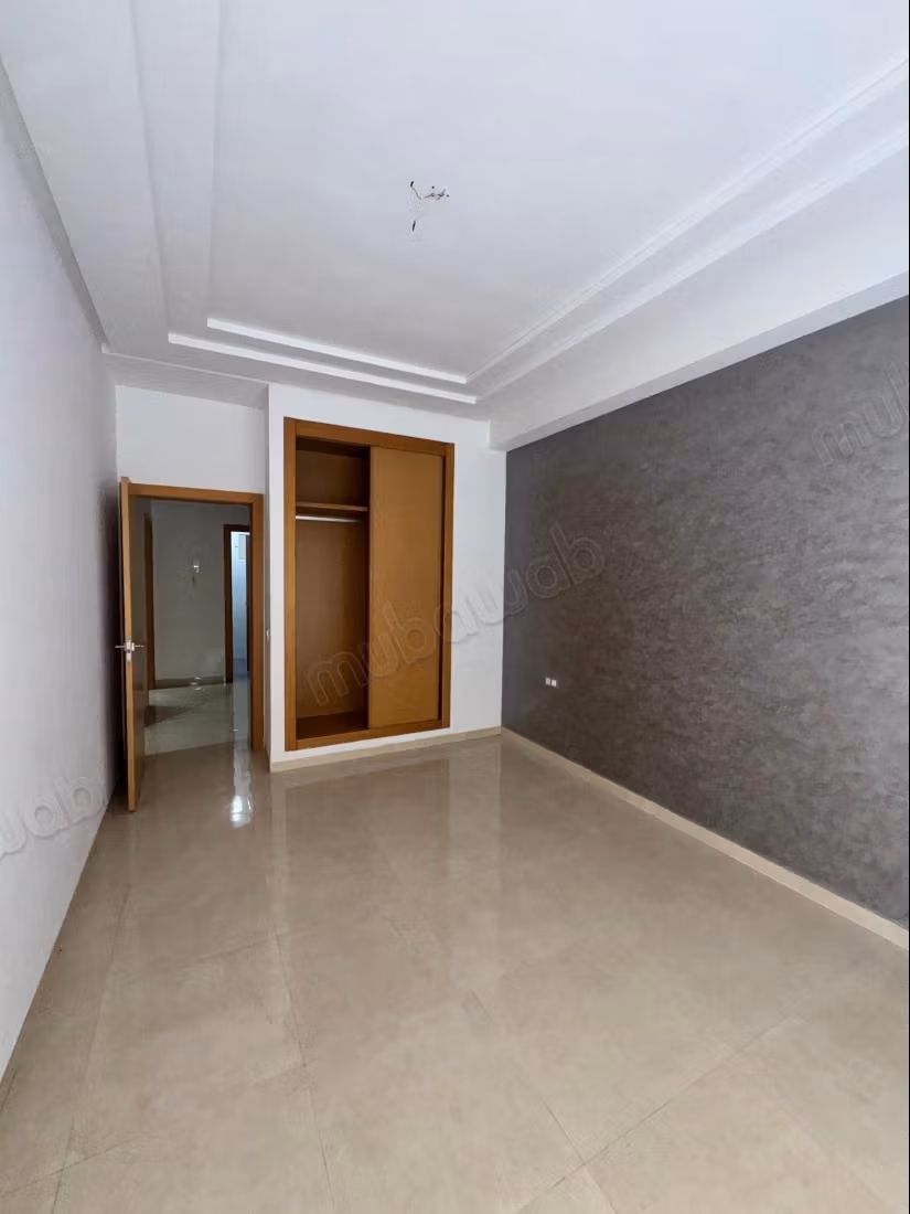 À VENDRE: Appartement 3 chambres moulay youssef 159m2
