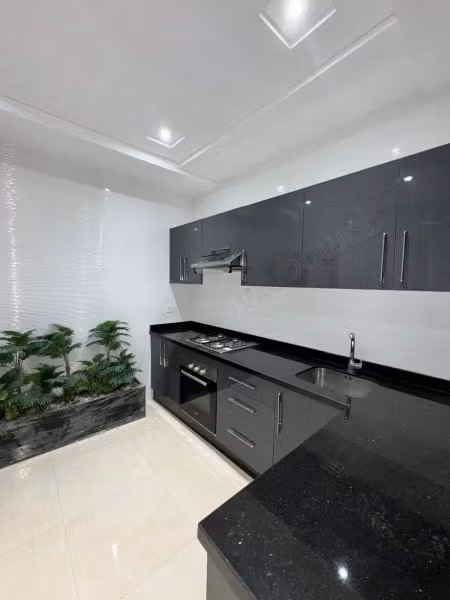 À VENDRE: Appartement 3 chambres moulay youssef 159m2