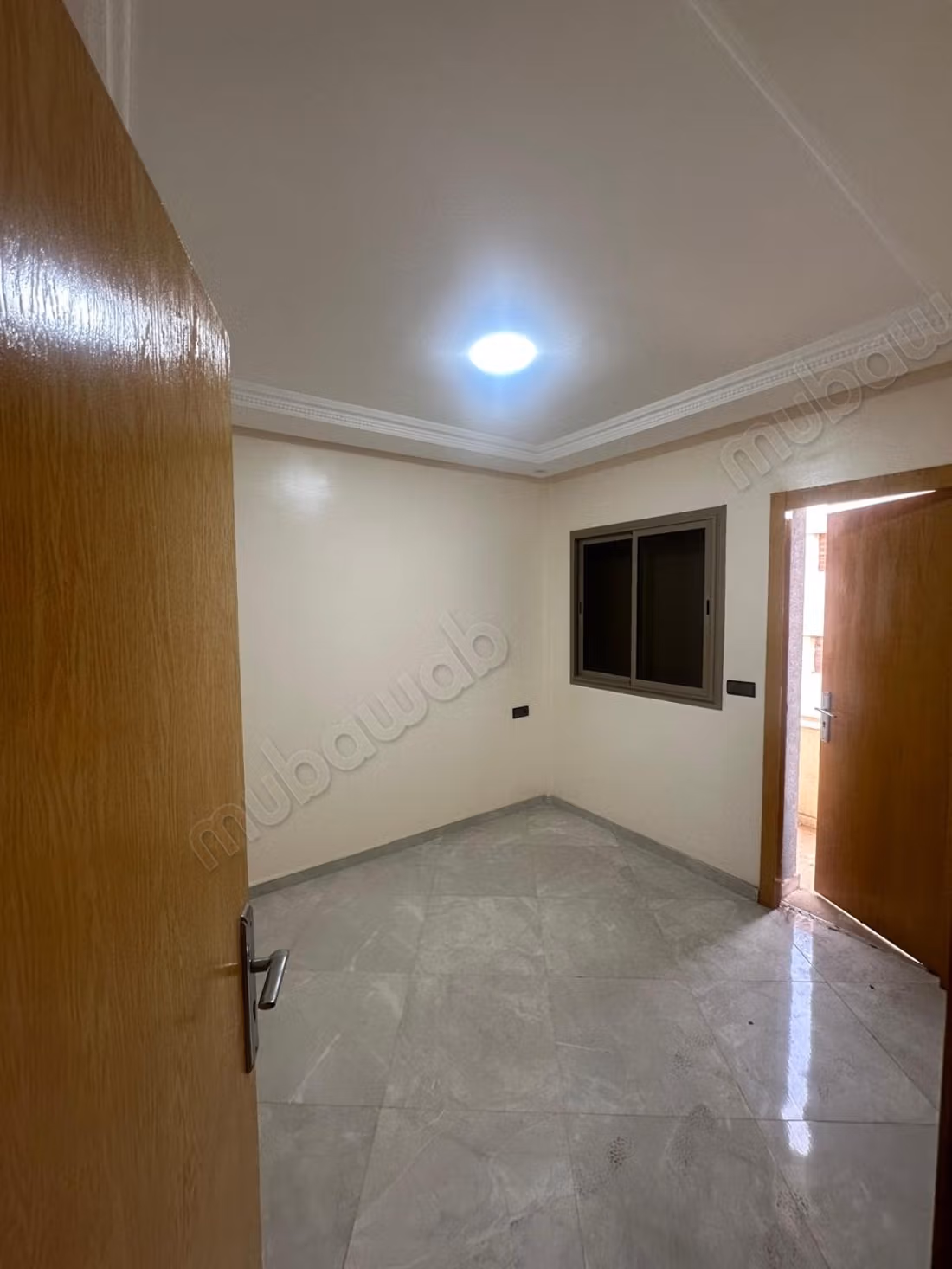 Appartement à louer à Massira 3. Petite surface de 80 m². Pas d'ascenseur, grande terrasse