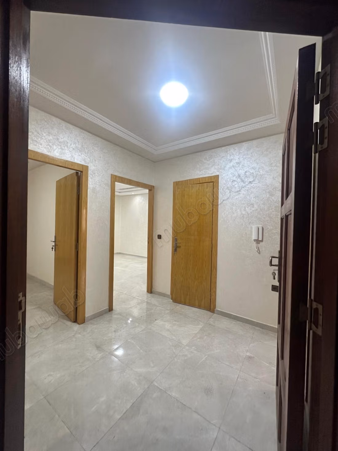 Appartement à louer à Massira 3. Petite surface de 80 m². Pas d'ascenseur, grande terrasse