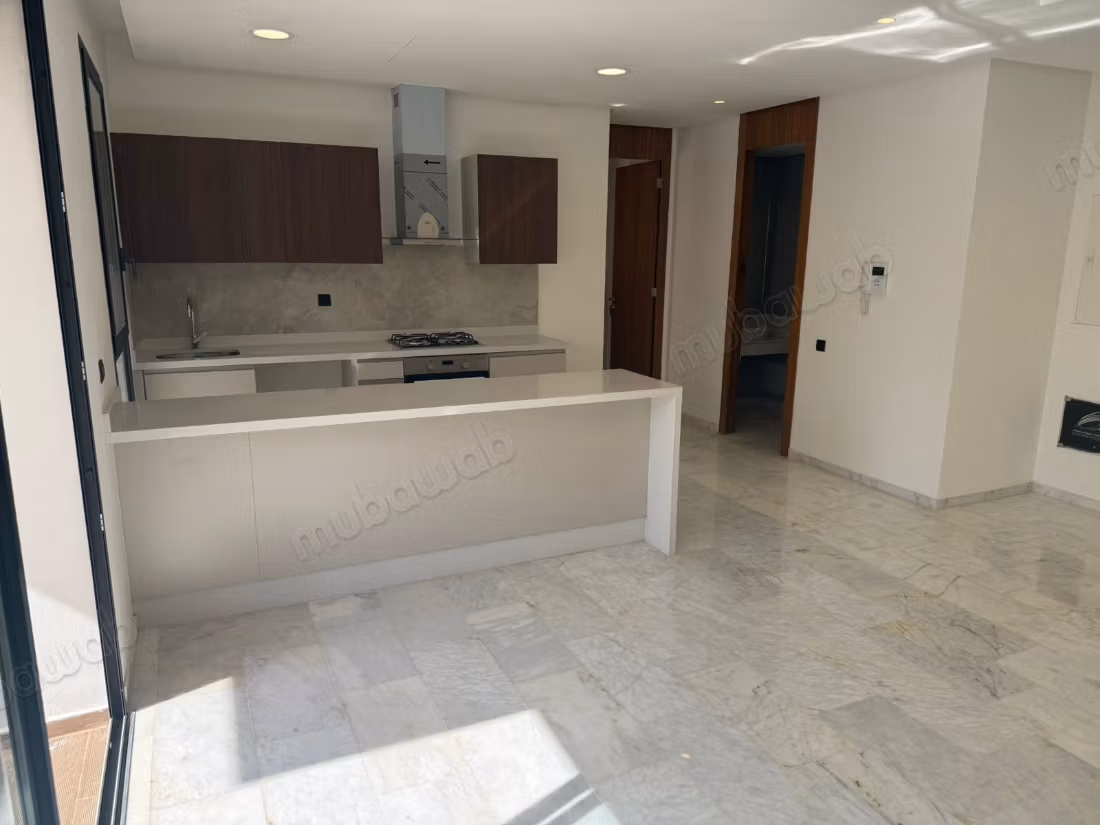 Appartement en location à Casablanca Finance City. 2 grandes pièces. Places de stationnement et terrasse