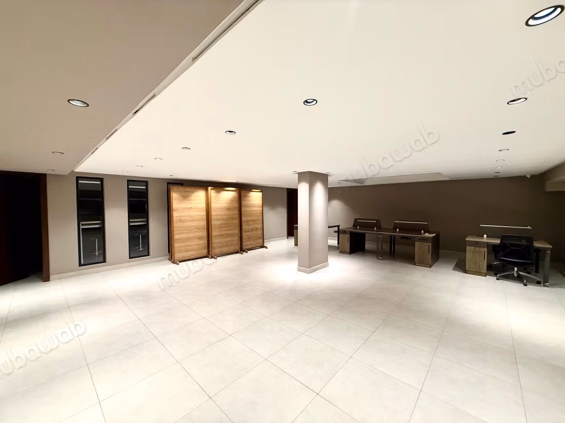 En Location Meublé: Magnifique Plateau Bureau Haut Standing entièrement équipé de 350 m à France Ville,
Oasis Casablanca