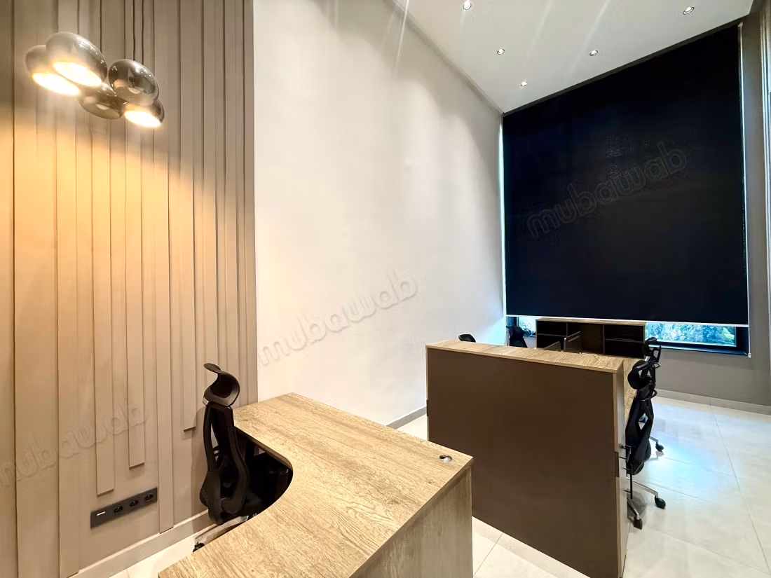 En Location Meublé: Magnifique Plateau Bureau Haut Standing entièrement équipé de 350 m à France Ville,
Oasis Casablanca