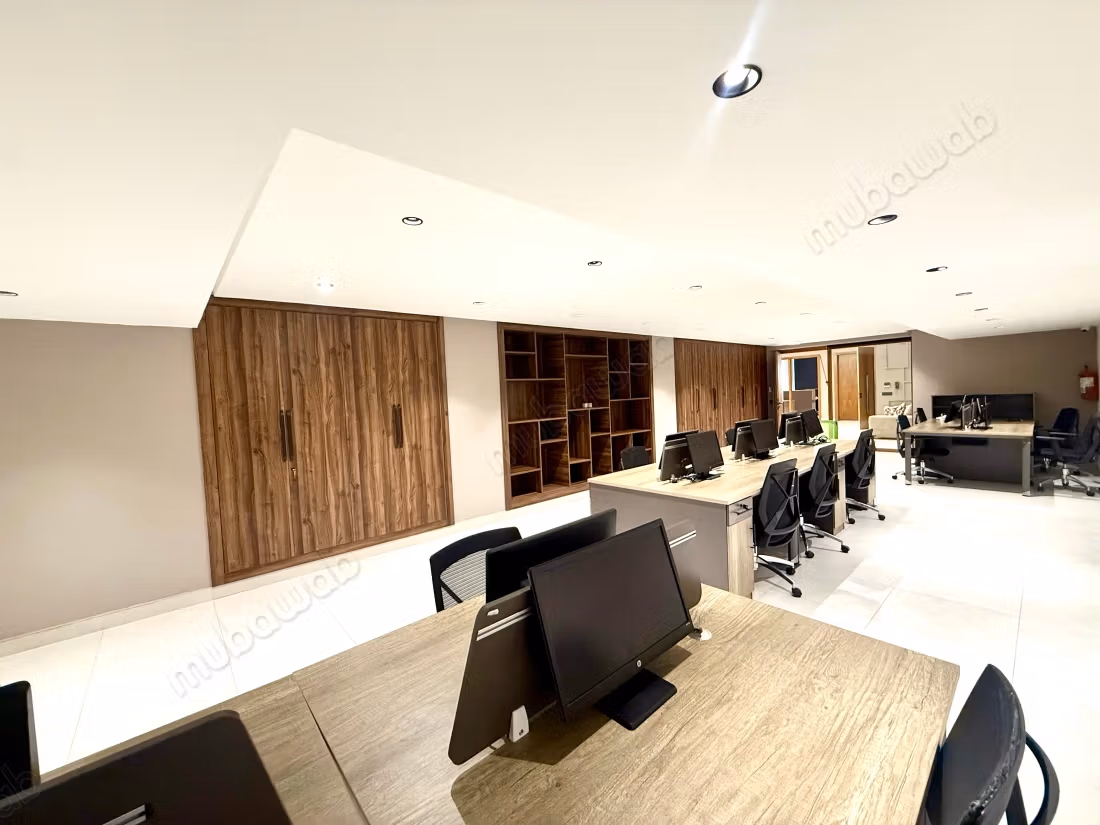 En Location Meublé: Magnifique Plateau Bureau Haut Standing entièrement équipé de 350 m à France Ville,
Oasis Casablanca