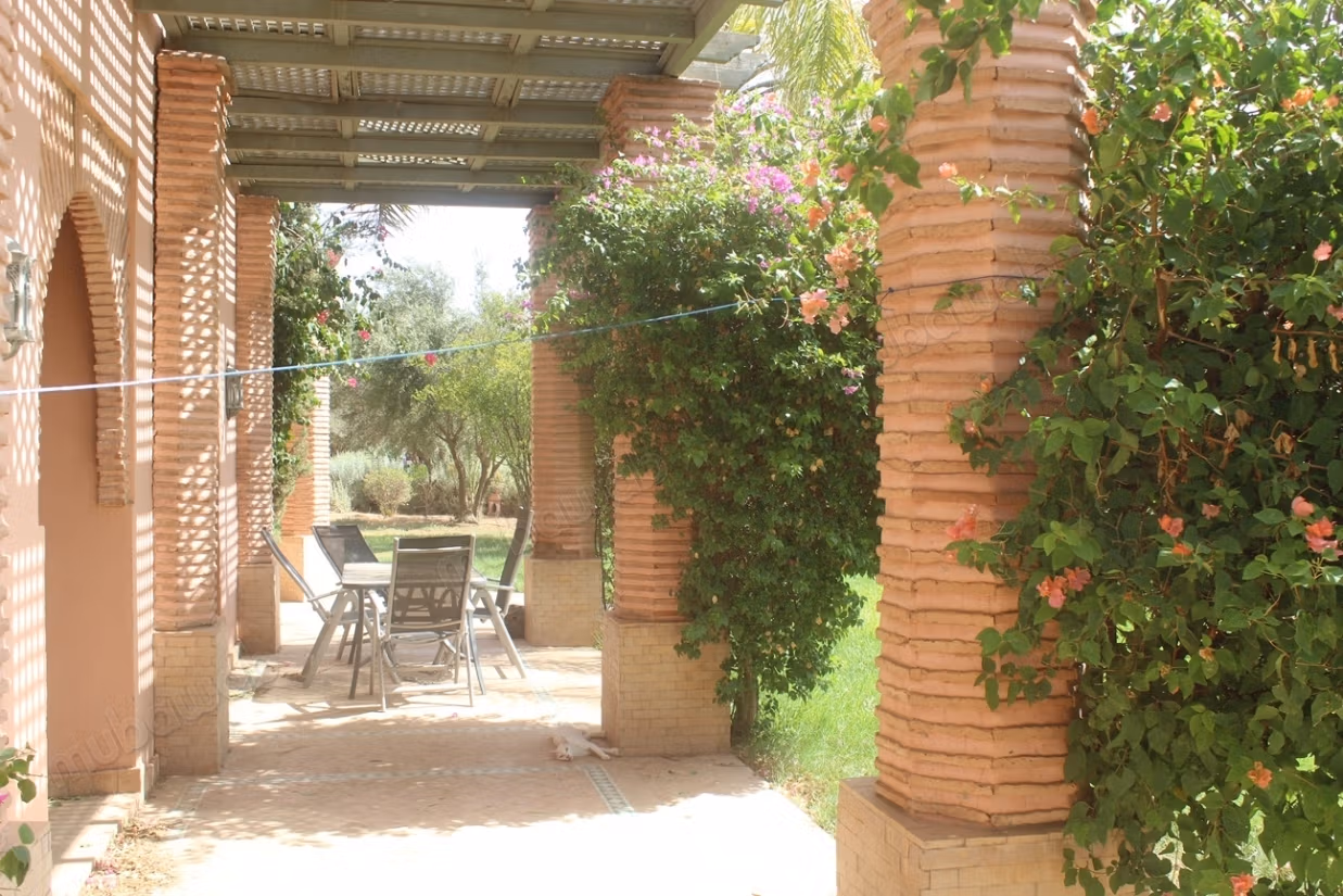 Grand appartement en rdjardin a la Palmeraie
