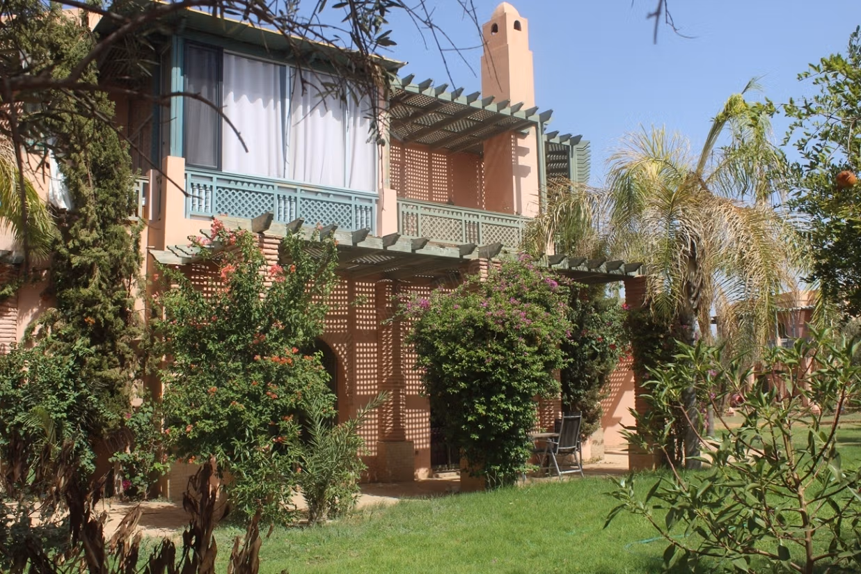 Grand appartement en rdjardin a la Palmeraie