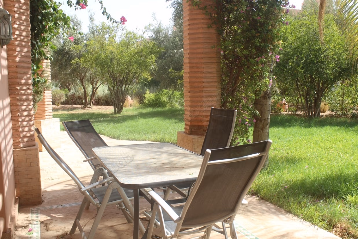 Grand appartement en rdjardin a la Palmeraie