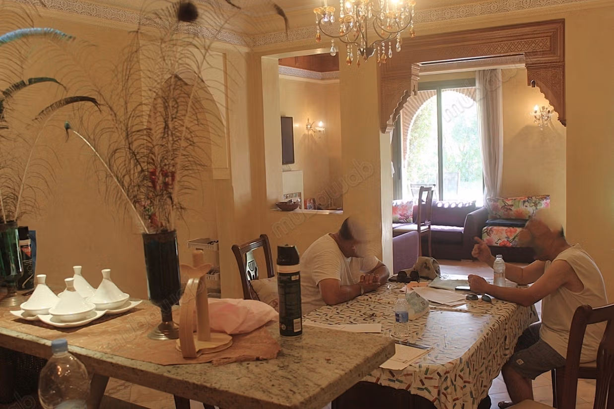 Grand appartement en rdjardin a la Palmeraie