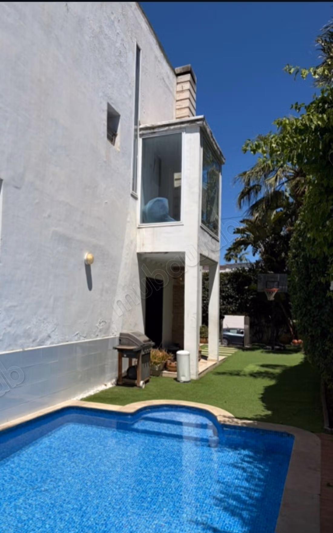 Bella villa vuota nel centro città