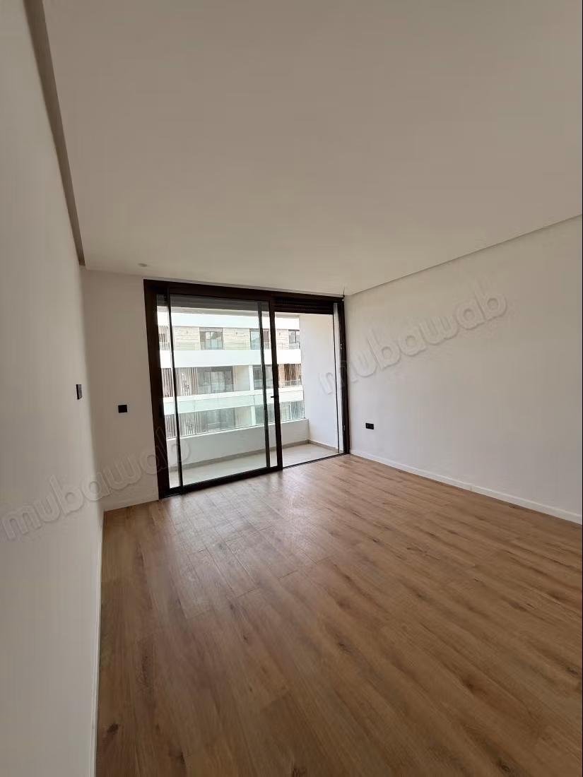 Appartement en location à Souissi. 3 pièces. Avec garage et ascenseur