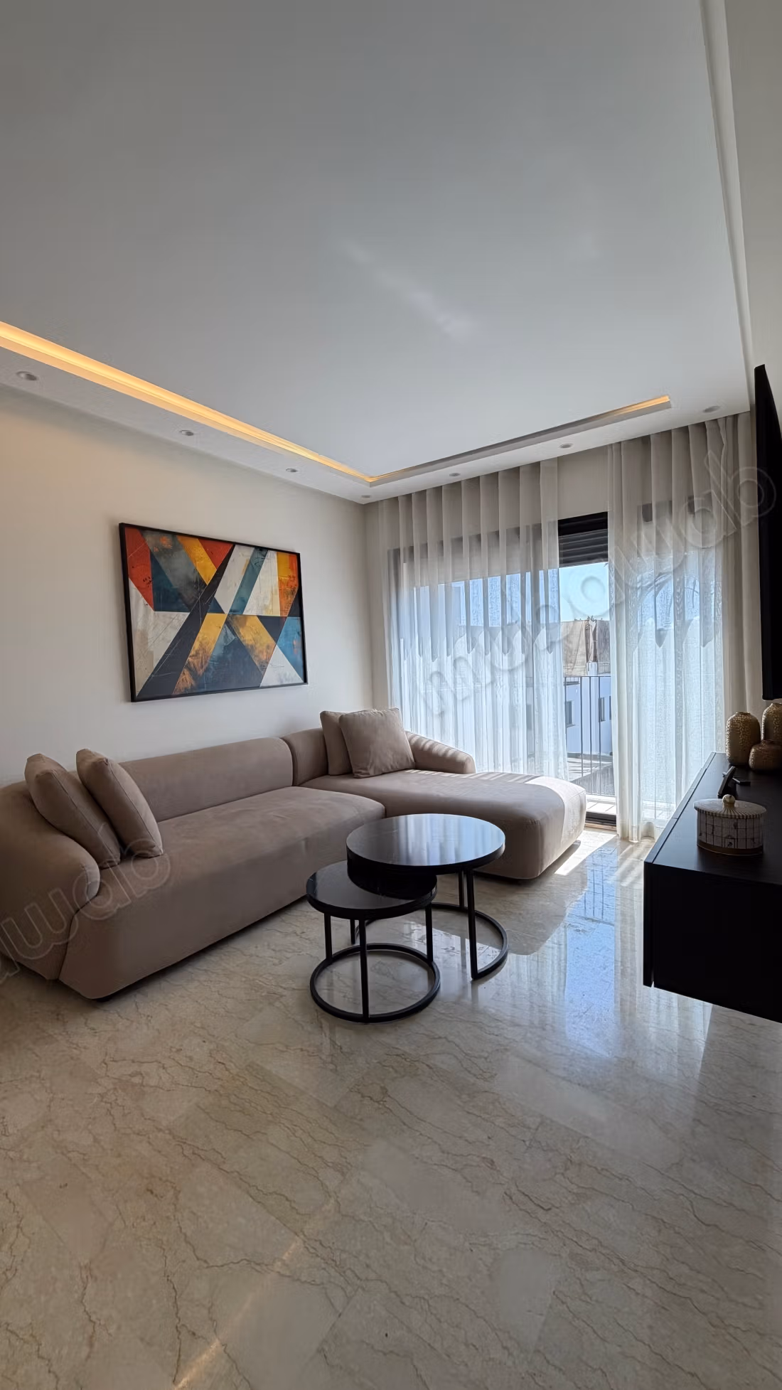 استوديو رائع مشمس جيد في سكن مغلق مع صالة رياضية