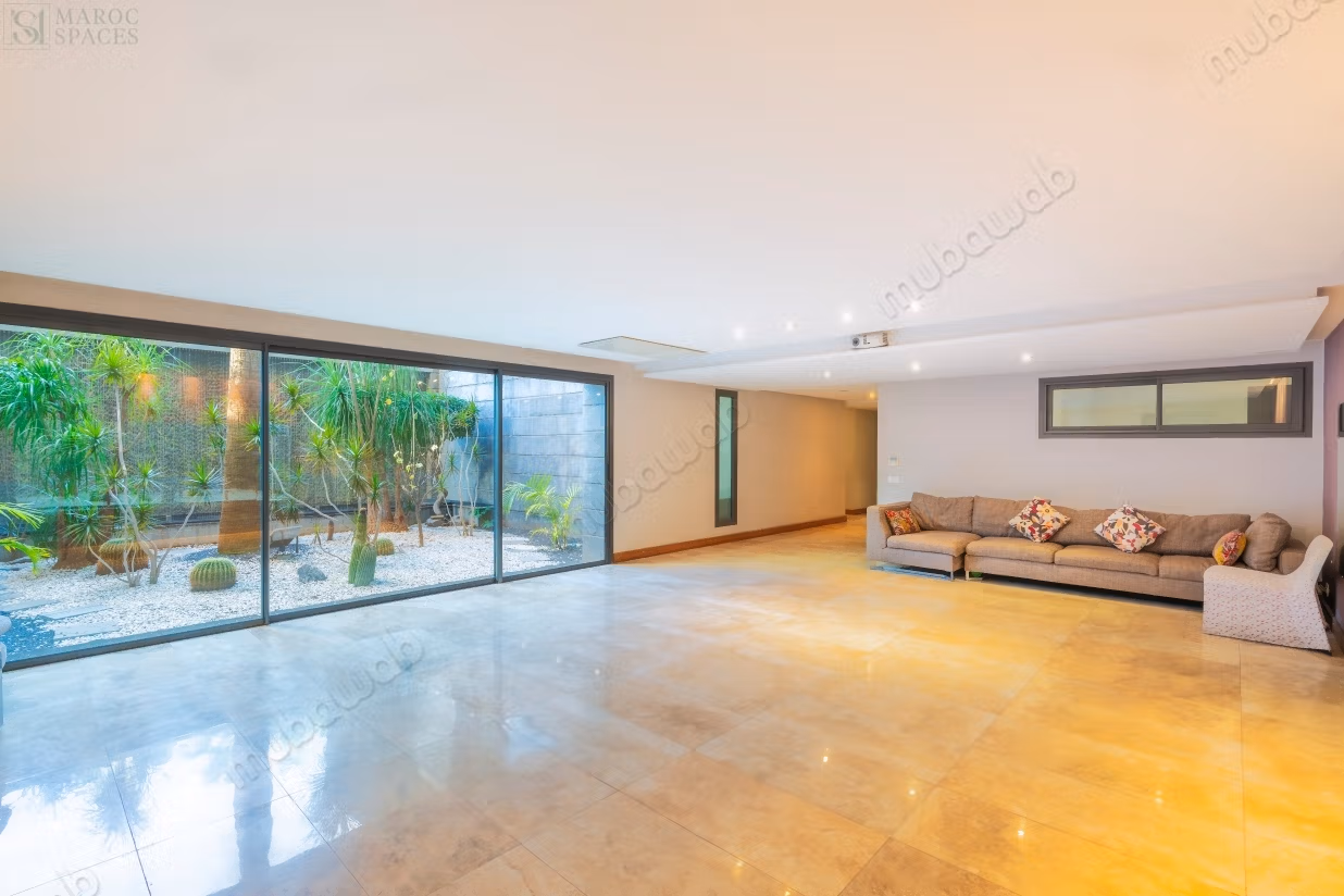 EXCLUSIVIDAD – Villa Contemporánea de Prestigio