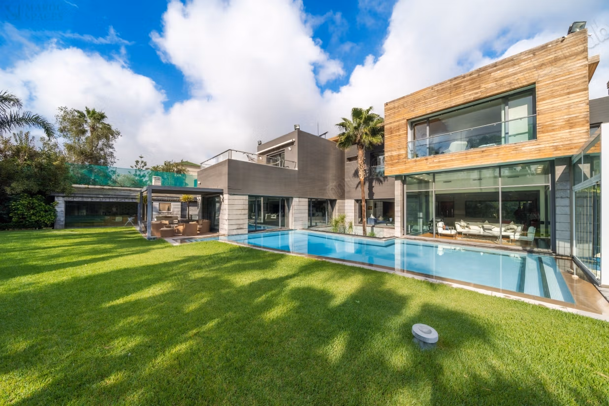 EXCLUSIVIDAD – Villa Contemporánea de Prestigio