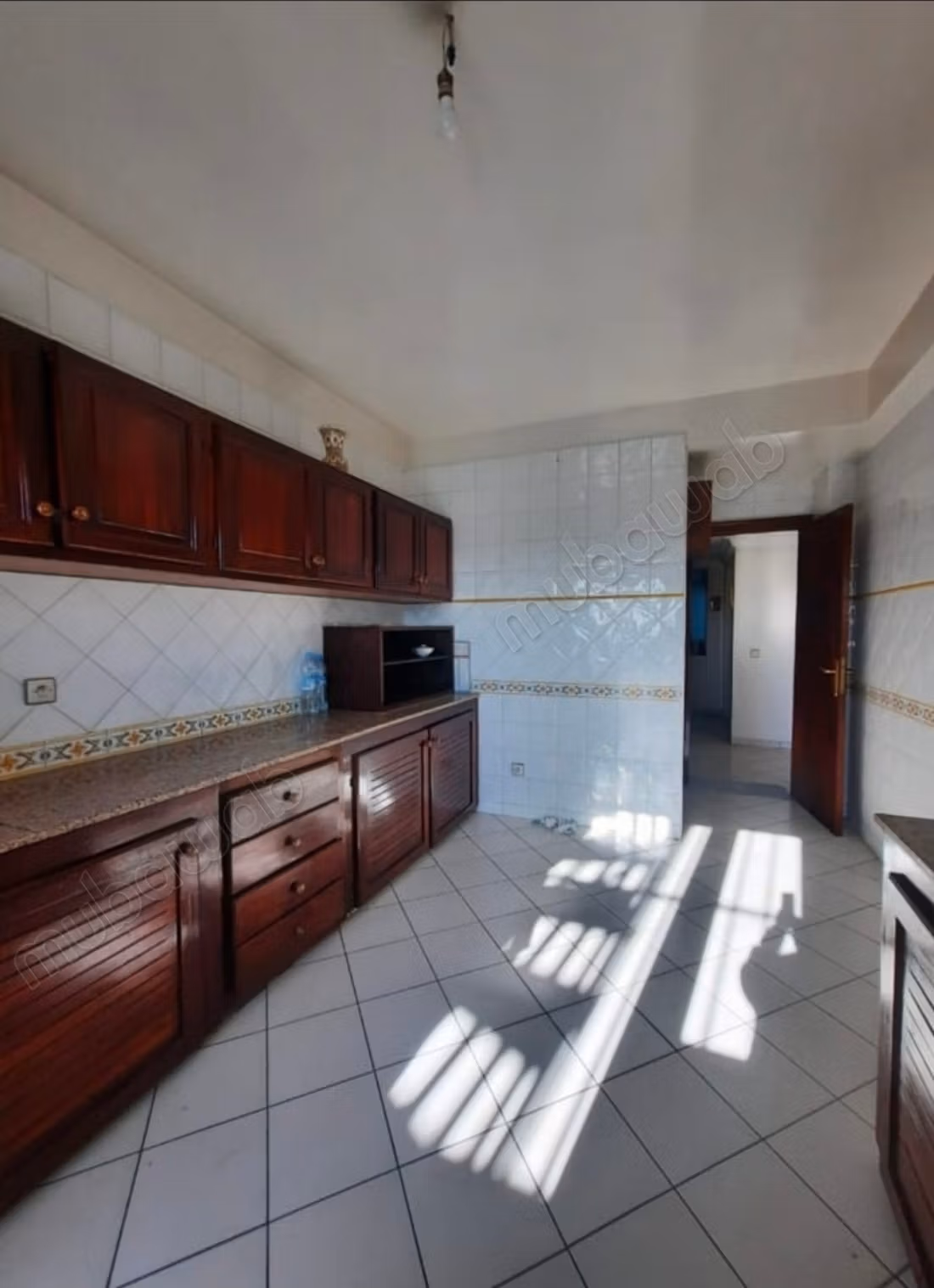 Appartement en vente à Les Hôpitaux. 
3 chambres agréables. 
Ascenseur et terrasse