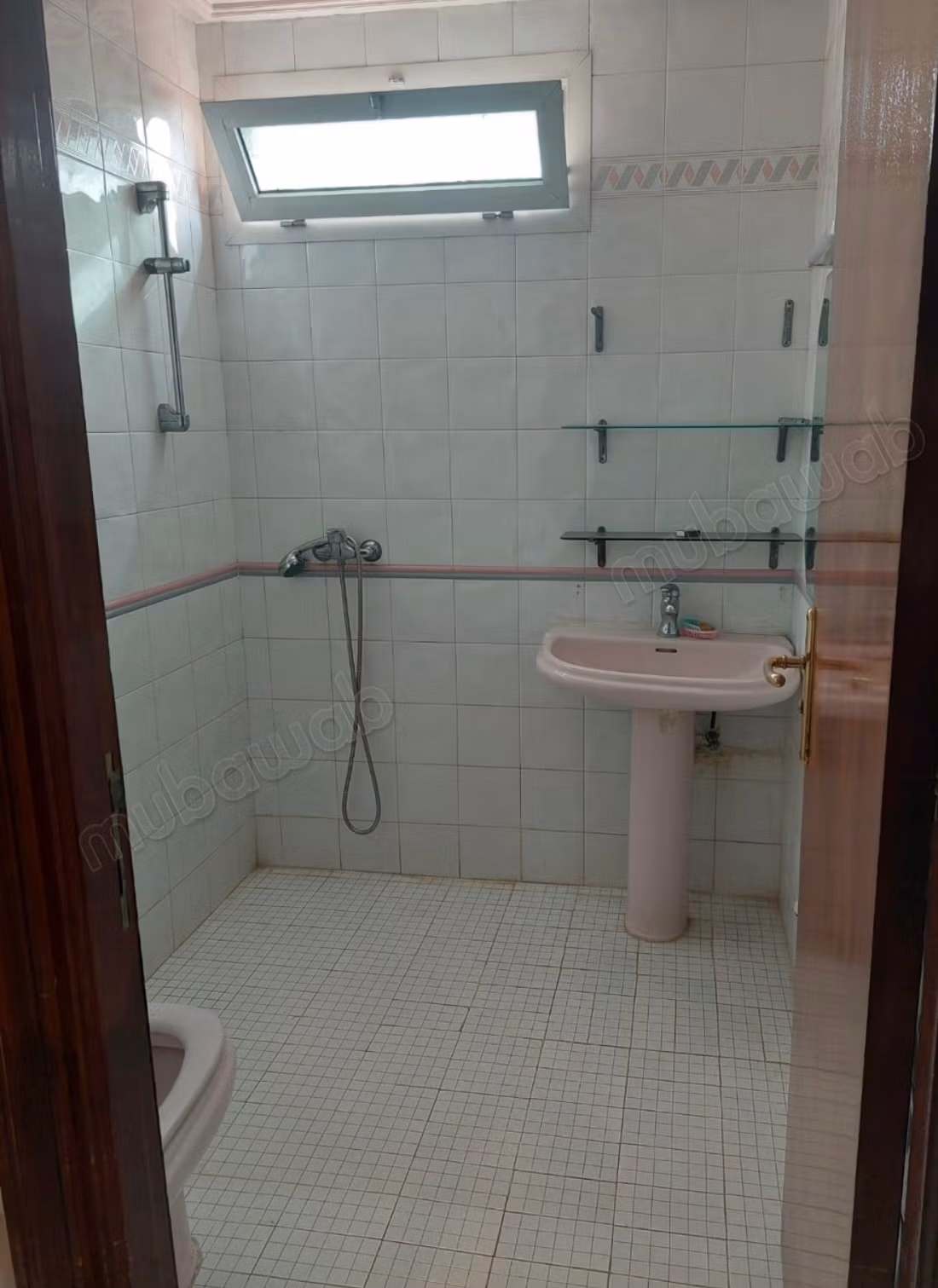 Appartement en vente à Les Hôpitaux. 
3 chambres agréables. 
Ascenseur et terrasse