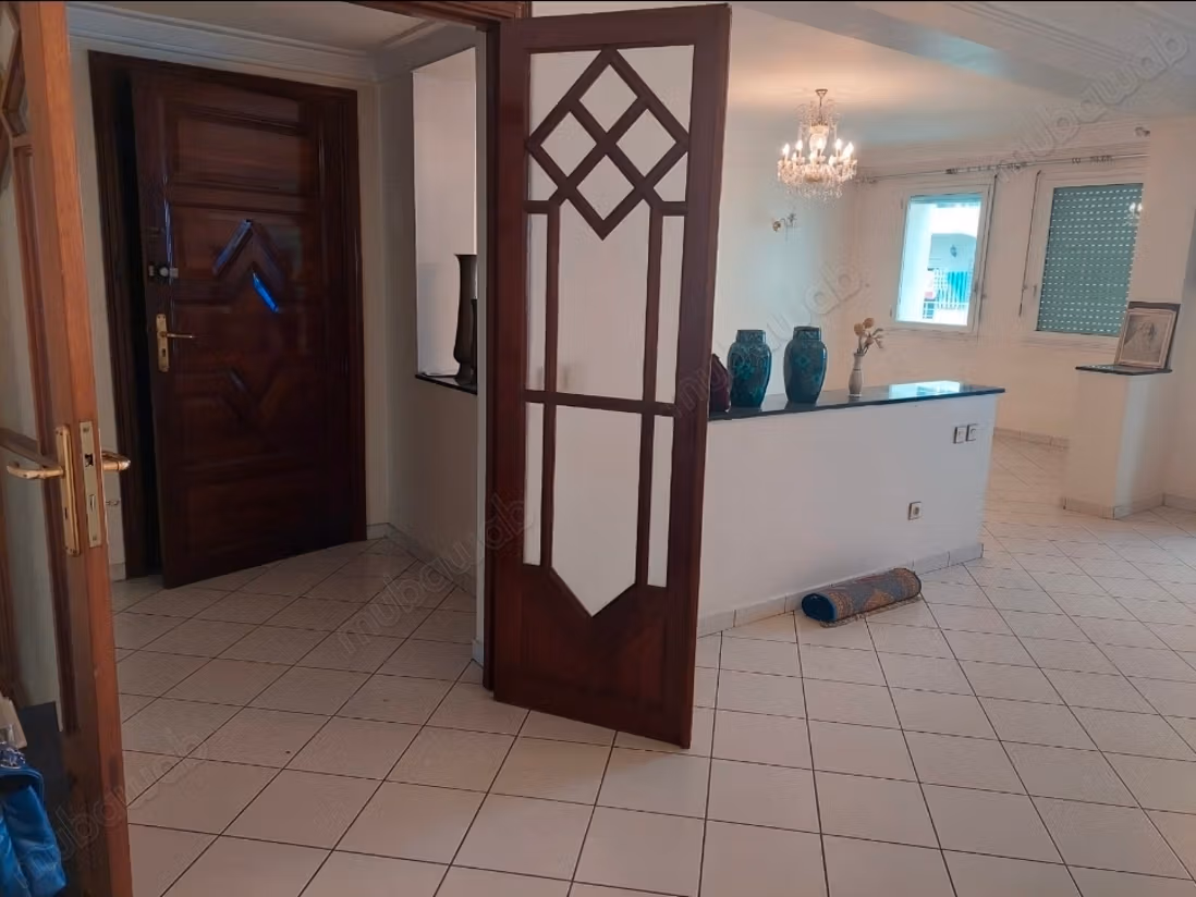 Appartement en vente à Les Hôpitaux. 
3 chambres agréables. 
Ascenseur et terrasse
