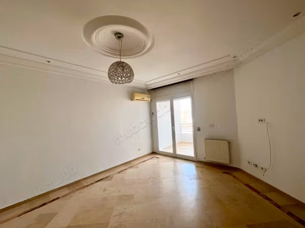Bel appartamento in vendita a Sfax Sud. 3 camere. Sistema satellitare e residenza sicura