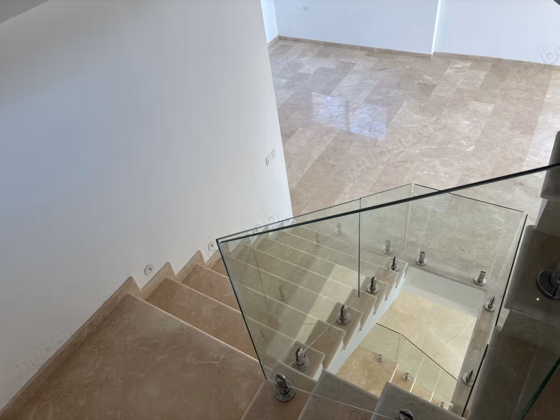 Villa de luxe à vendre à Moujahidine