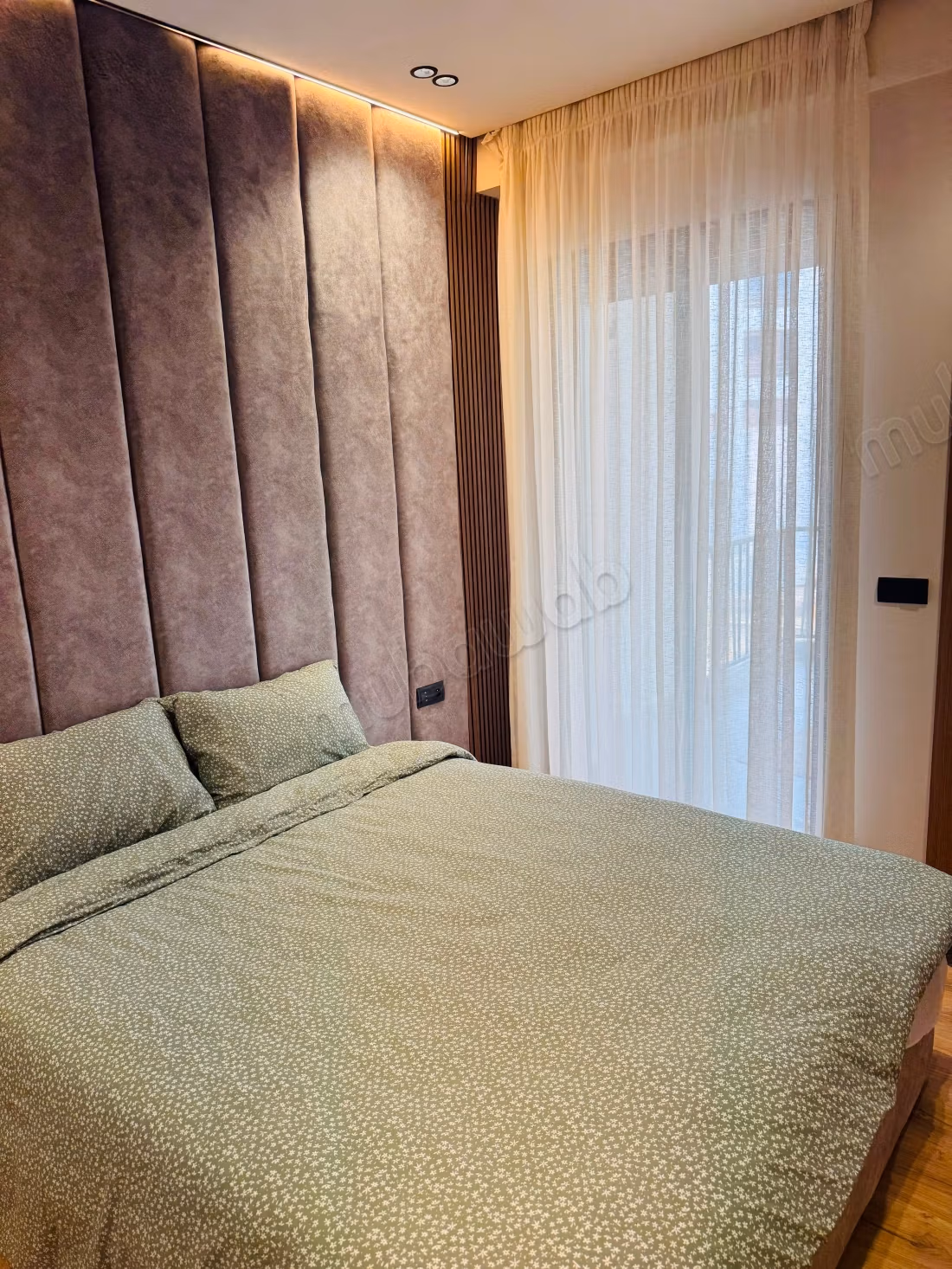 Bel Studio meuble à Quartier Beausejour à côté CFC