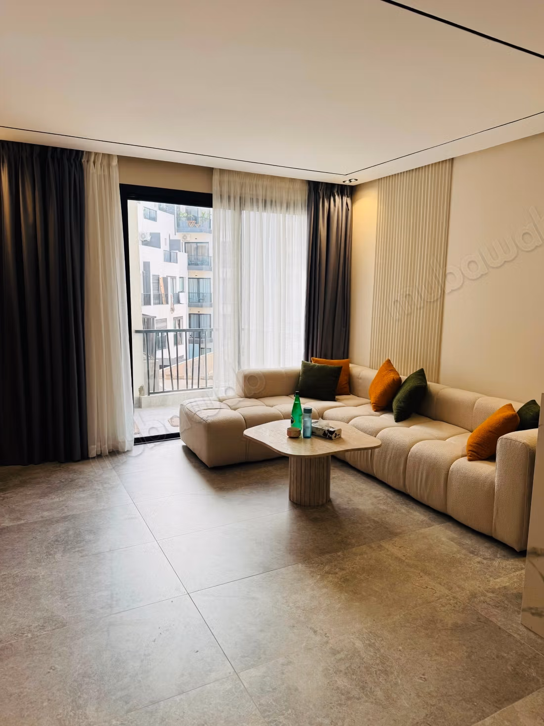Bel Studio meuble à Quartier Beausejour à côté CFC