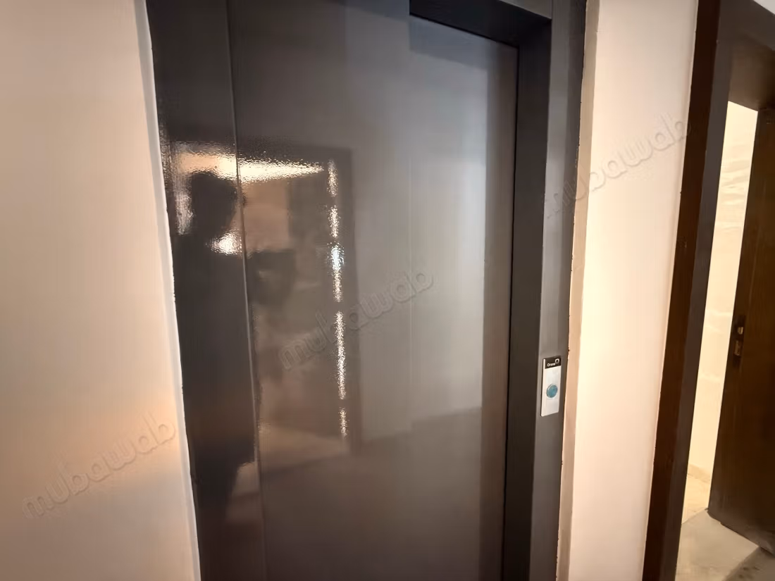 Appartement à 51 millions avec soutien uniquement.