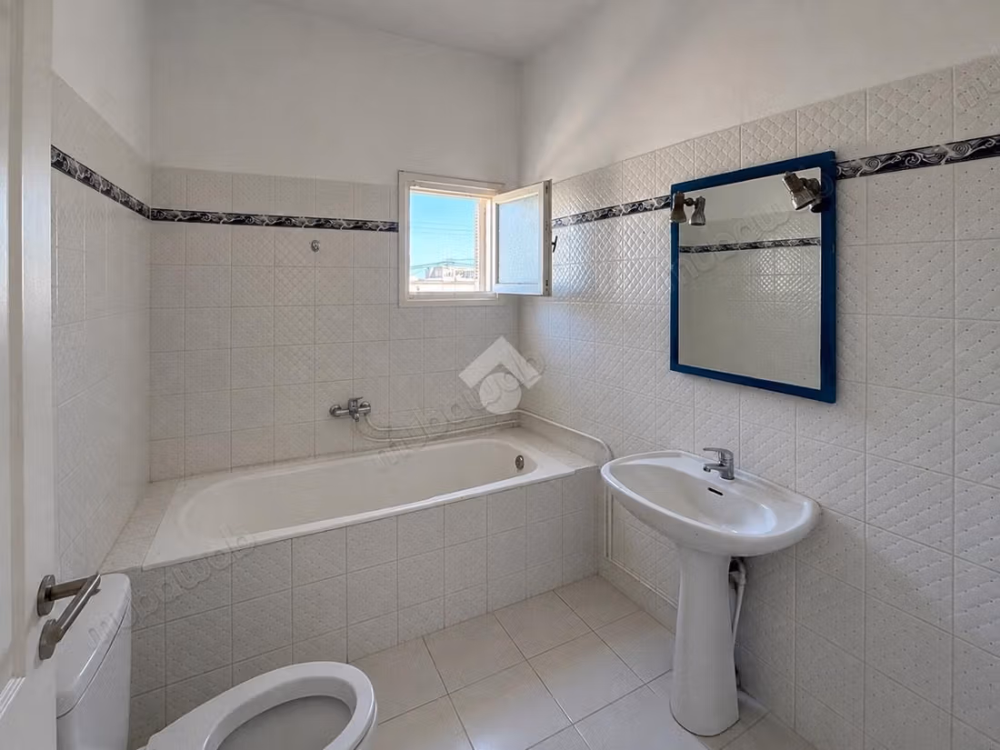A LOUER Etage de villa S3 à Rades