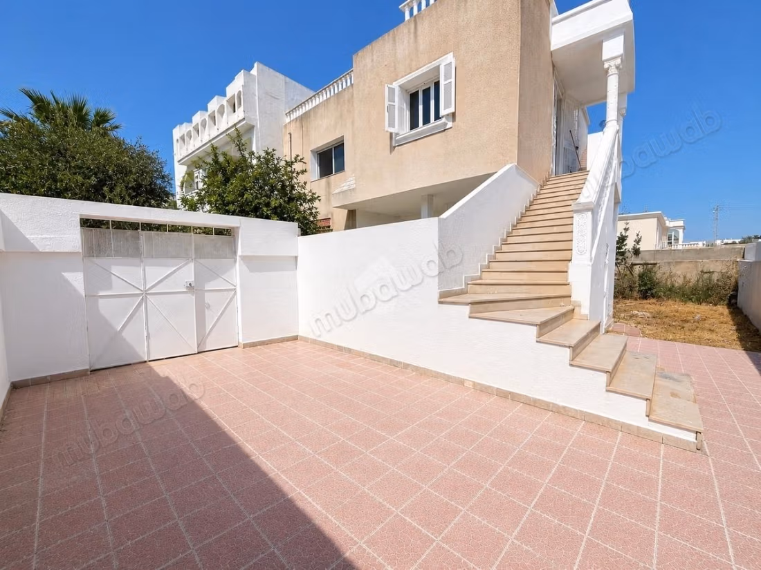 A LOUER Etage de villa S3 à Rades