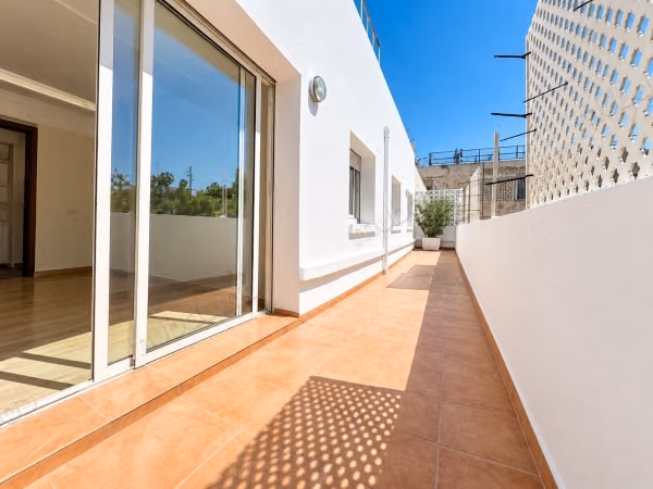 Appartamento di 160 m² con terrazza in affitto
