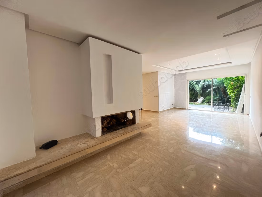 Bel appartamento vuoto 3 camere Piano terra
