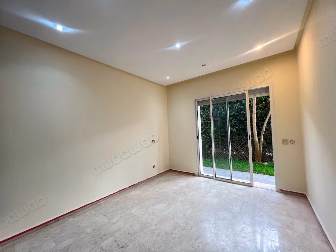 Bel appartamento vuoto 3 camere Piano terra