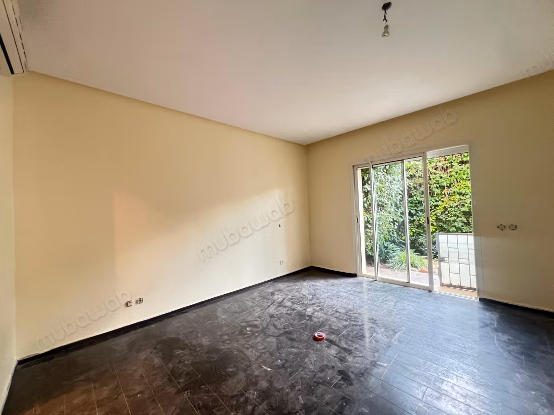 Bel appartamento vuoto 3 camere Piano terra