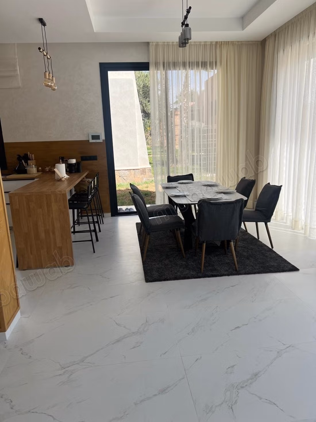 High standing villa for sale on Casablanca Road. 3 cozy bedrooms. Garden