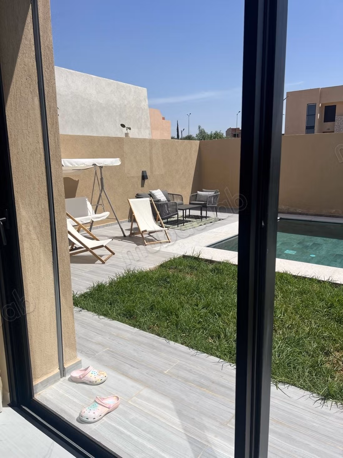 High standing villa for sale on Casablanca Road. 3 cozy bedrooms. Garden