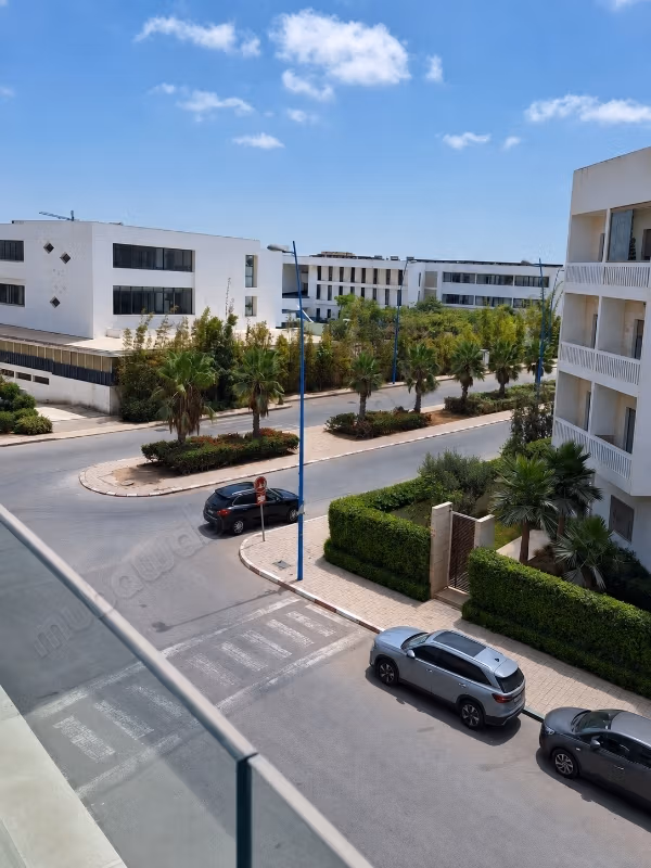 Ufficio di 54 mq con balcone, professioni liberali Almaz