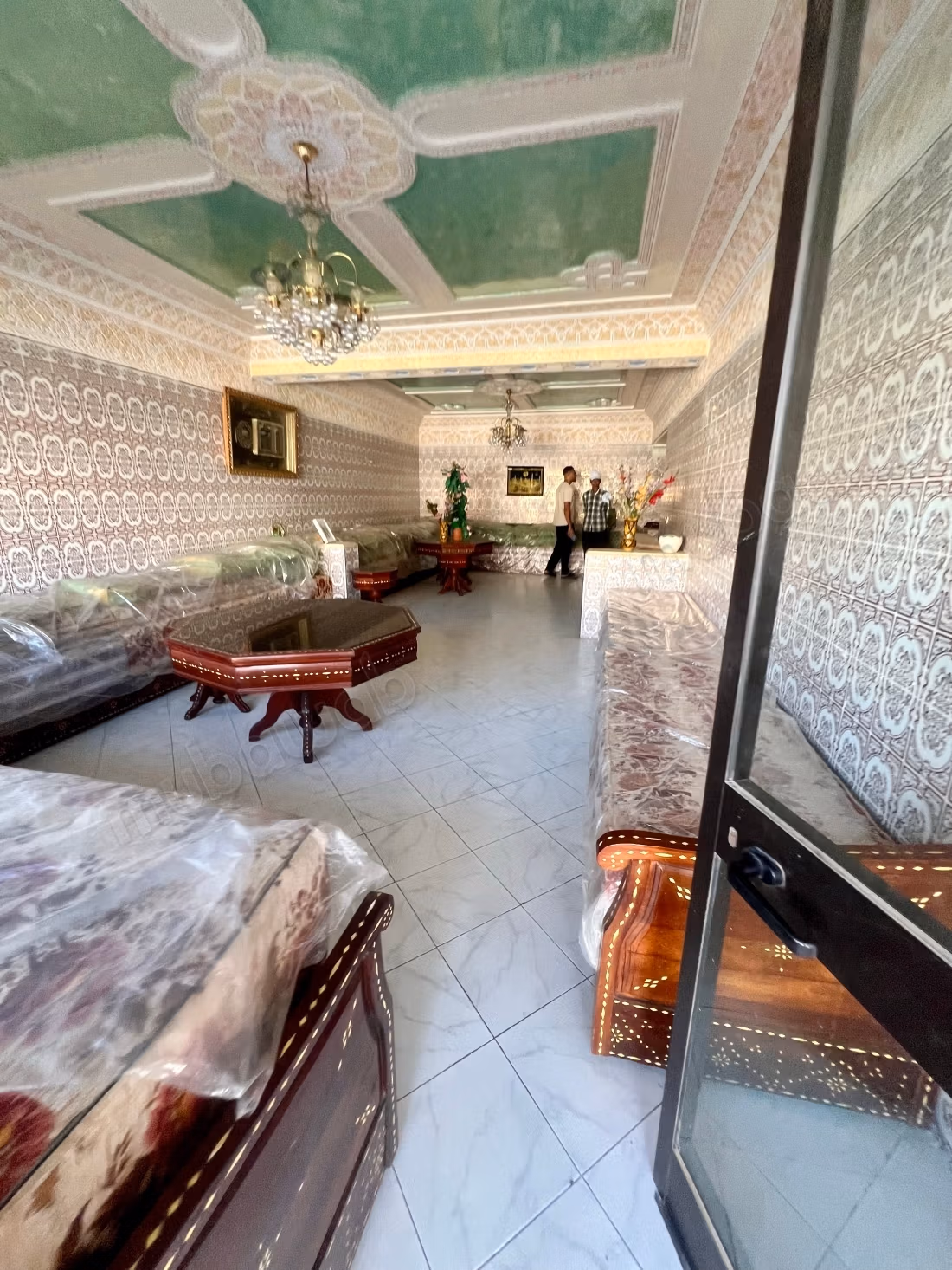 Verkoop van een uitstekende woning in Maârif Extension. 5 mooie kamers. Dubbel glas