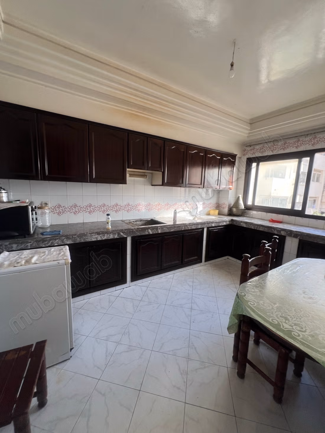 Verkoop van een uitstekende woning in Maârif Extension. 5 mooie kamers. Dubbel glas