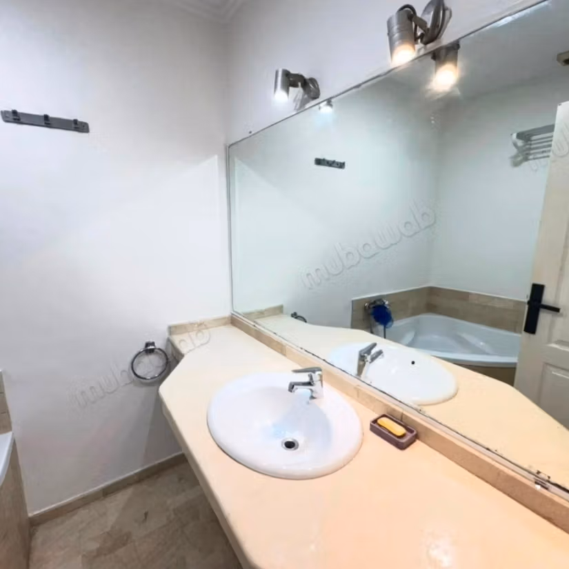 Studio meublé au dernier etage – vue degagee