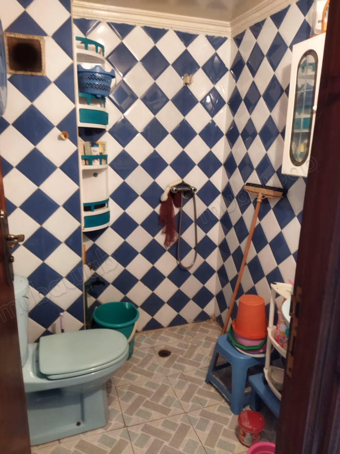 Vente d'un bel appartement à Derb Salama. 
3 grandes pièces. 
Salon marocain traditionnel