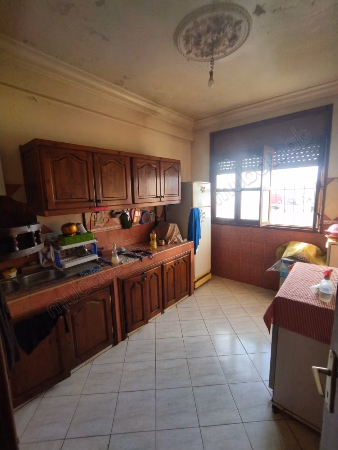 Vente d'un bel appartement à Derb Salama. 
3 grandes pièces. 
Salon marocain traditionnel
